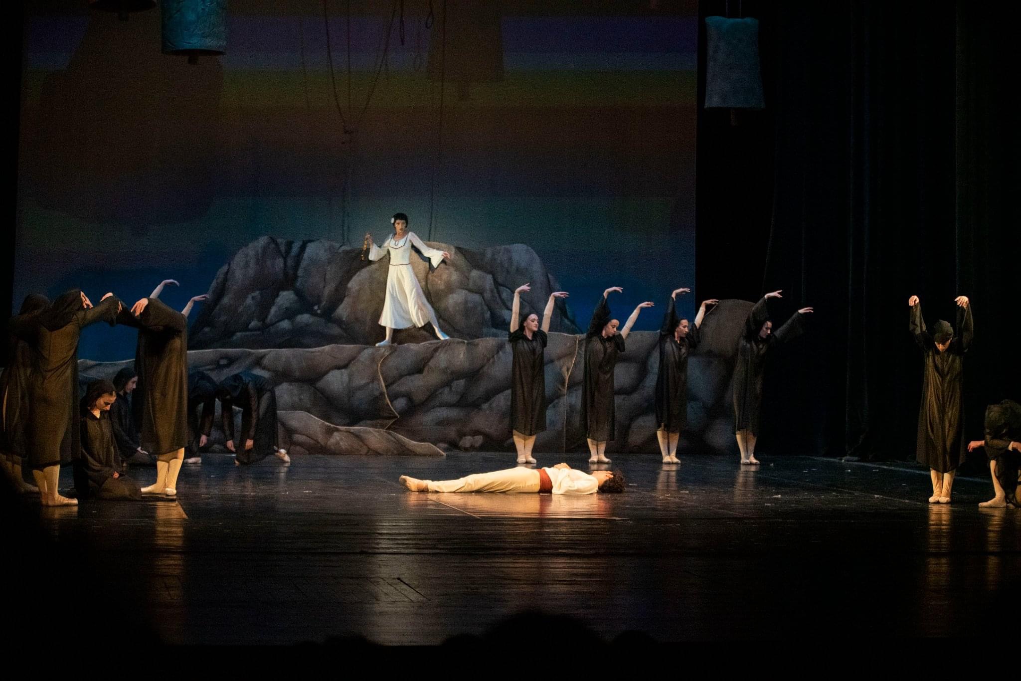 Рецензия “Козият рог” от Мария Русанова